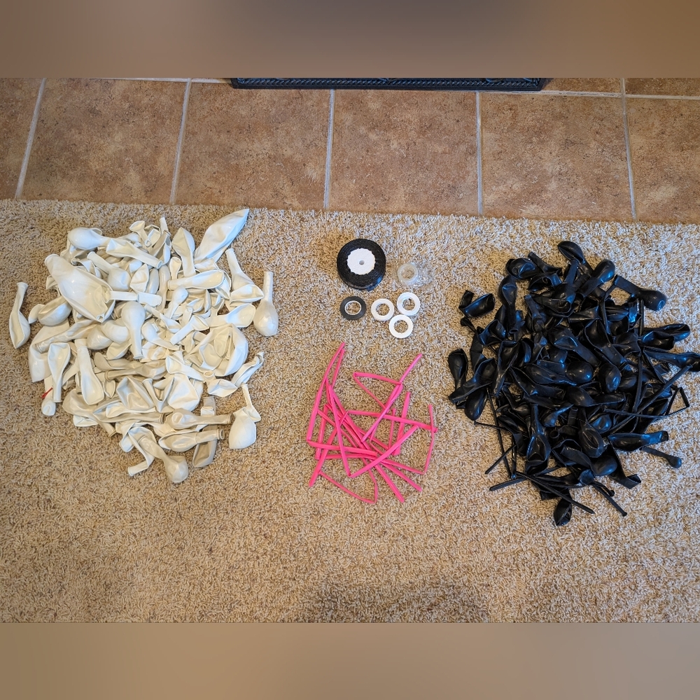 New miscellaneous balloons and ribbon for decor